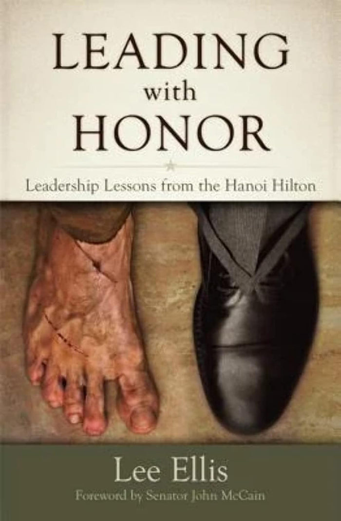 Leading with Honor (Hardback)